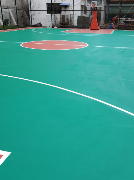 东安 球场长期使用易出现地面开裂